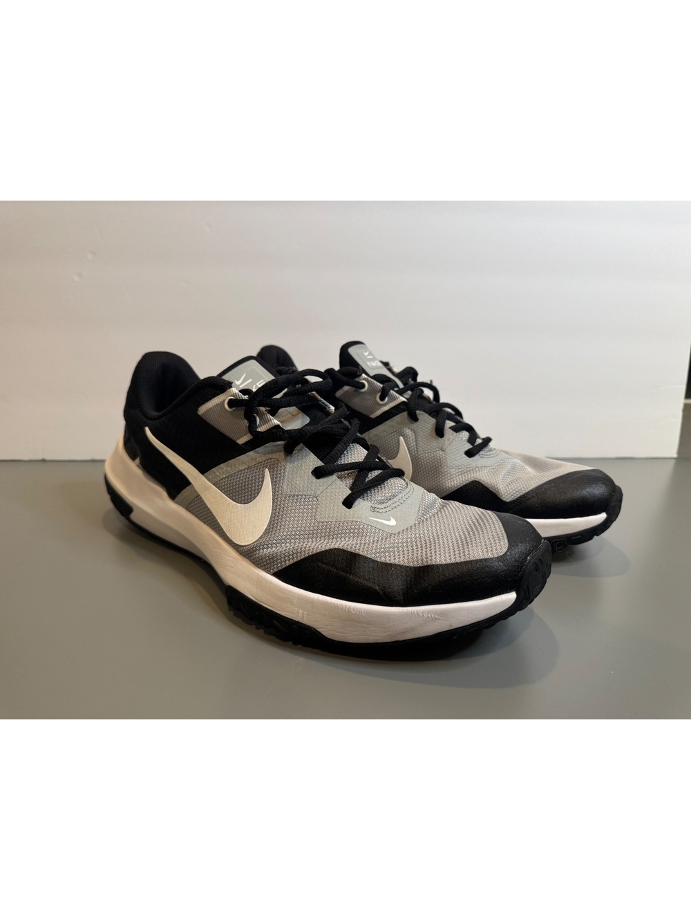 Nike Men's Running Shoes Size 11 Black and Gray Lightweight Athletic Sneakers